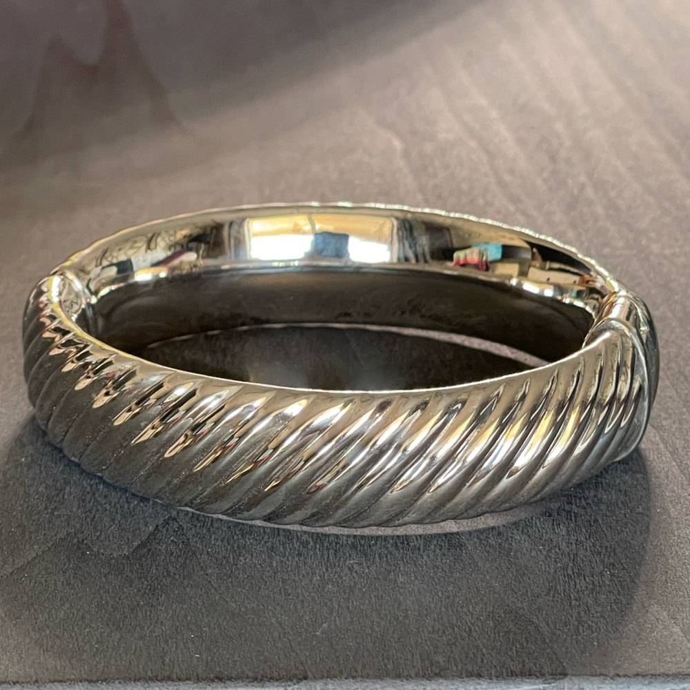 Silver bangle - Picture 4 of 8